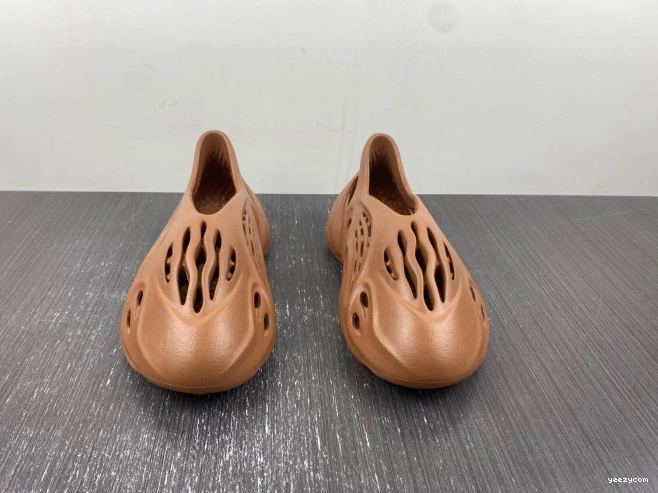 Yeezy HP5335 Clay Adidas Foam Red RNR 1030